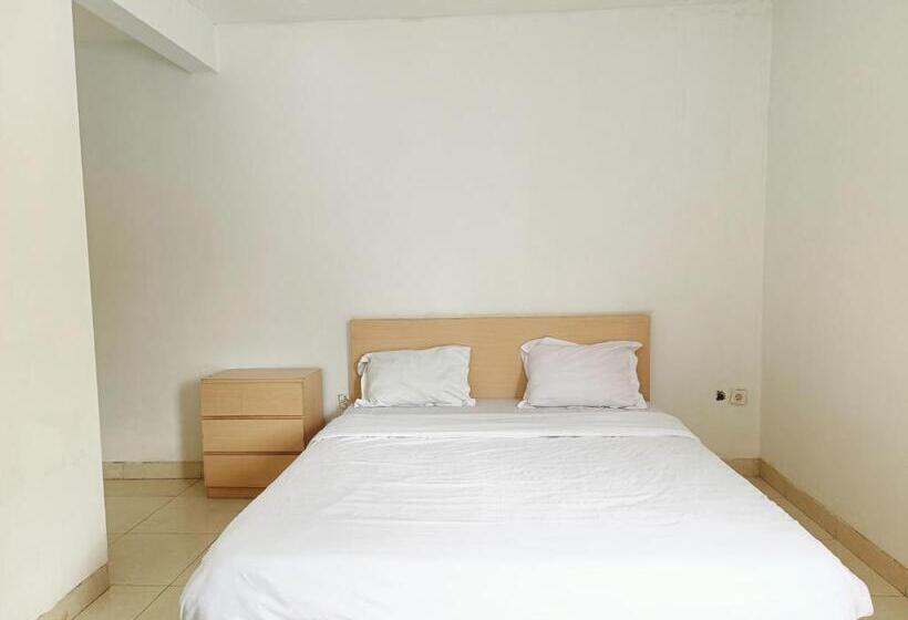 اتاق لوکس, Urbanview Hotel B Liv Kendari By Reddoorz
