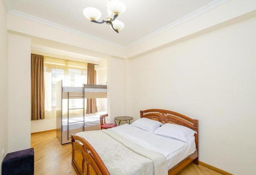اتاق خانوادگی با سرویس بهداشتی مشترک, Areva Hostel & Apartment