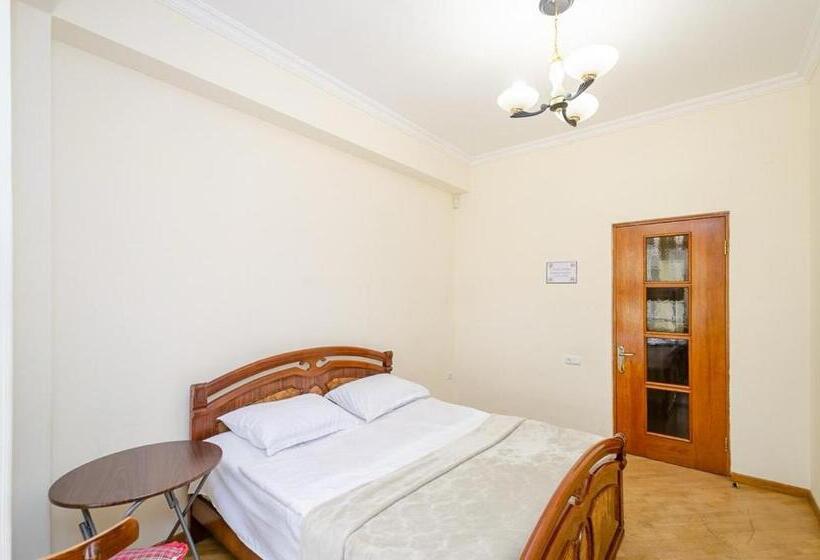 اتاق خانوادگی با سرویس بهداشتی مشترک, Areva Hostel & Apartment