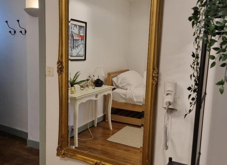 Deluxe room with river view, Chez Jack Confolens