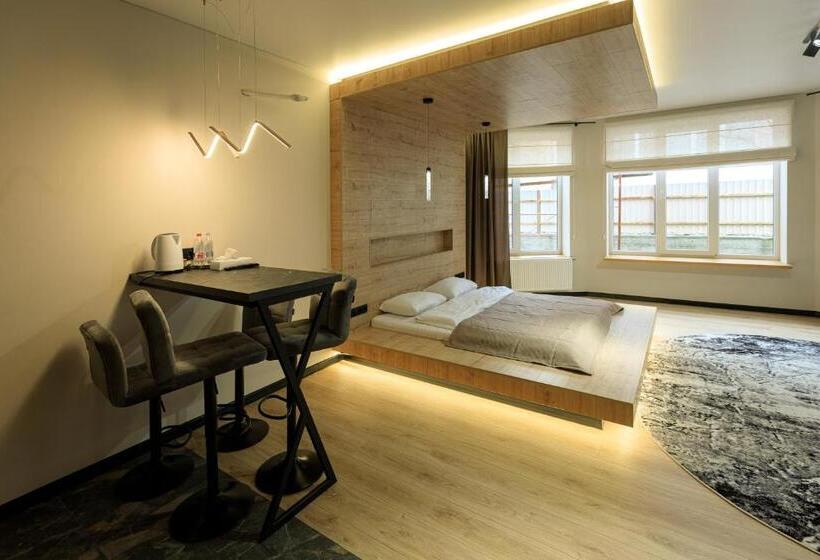 استودیوی استاندارد, Discovery Garden Apartments