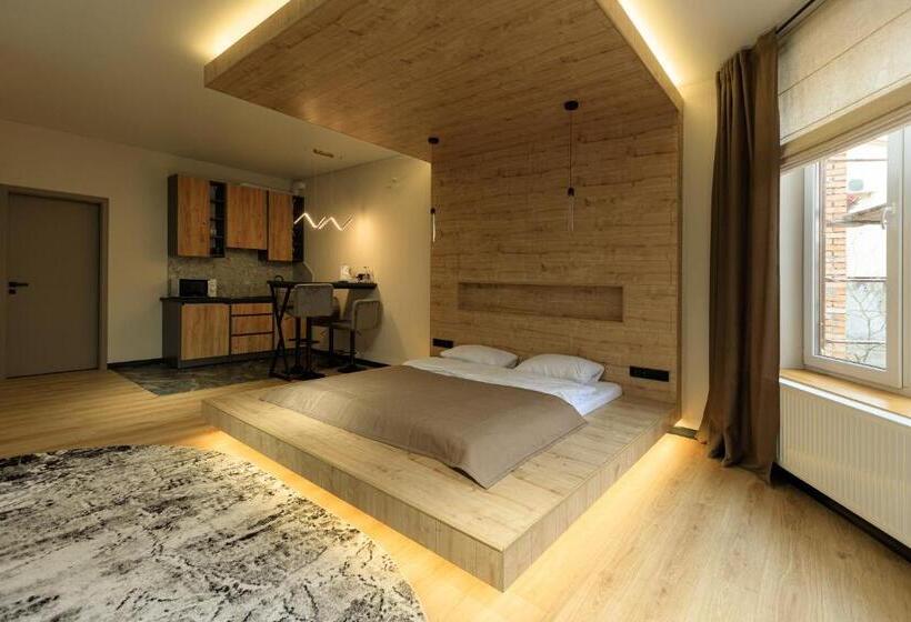 استودیوی استاندارد, Discovery Garden Apartments