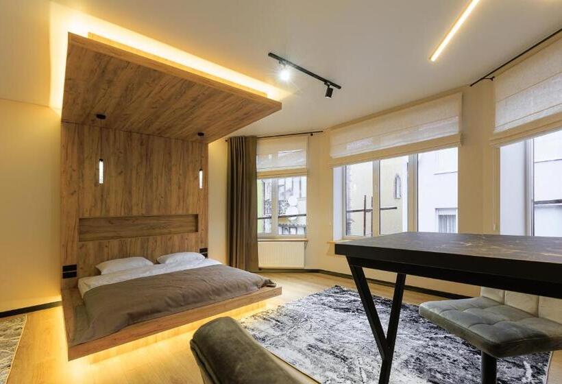 سوئیت با تخت بزرگ, Discovery Garden Apartments