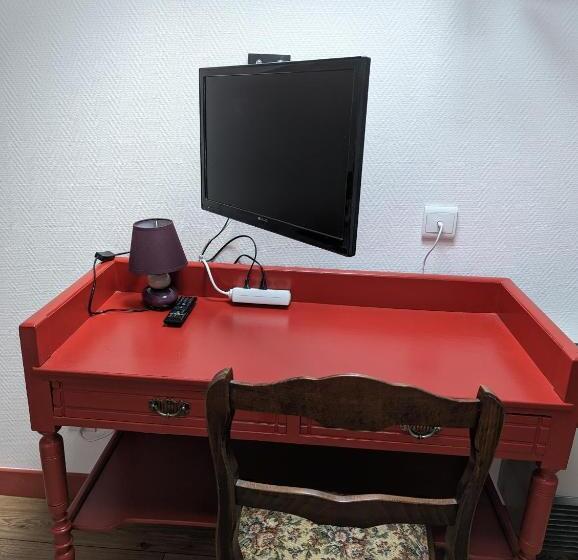 اتاق استاندارد سه نفره, Auberge Des Pins