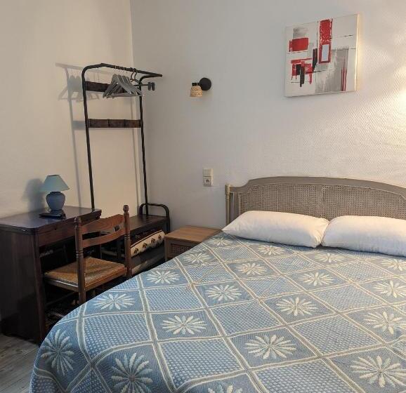 اتاق استاندارد چهار تخته, Auberge Des Pins