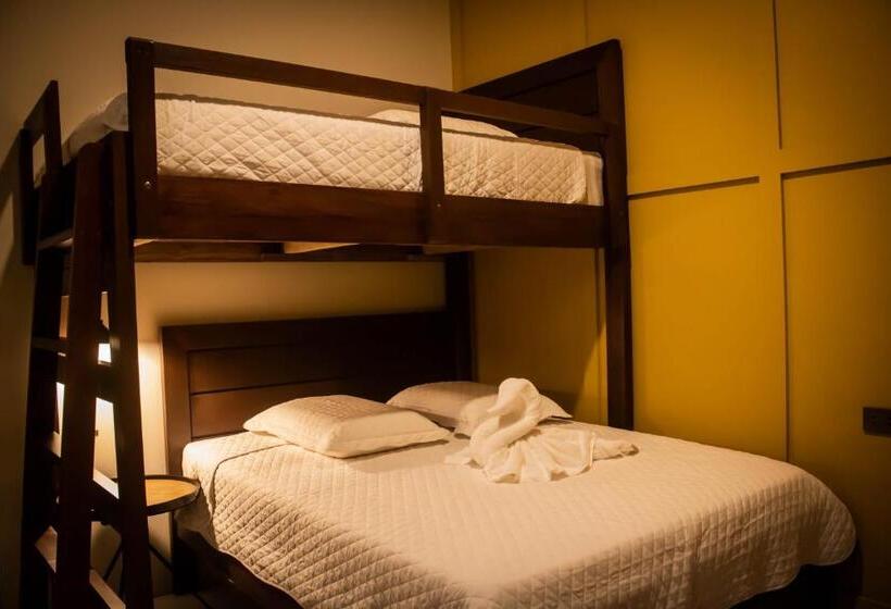 Economy Triple Room, La Casona