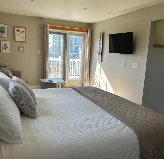 Deluxe Suite Sea View, Tides Inn Guest Suites
