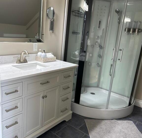 Deluxe Suite Sea View, Tides Inn Guest Suites