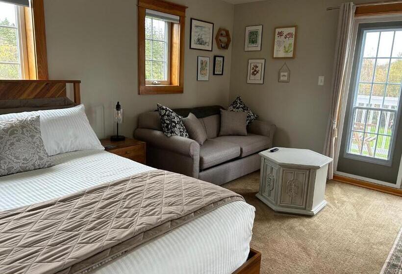 Deluxe Suite Sea View, Tides Inn Guest Suites