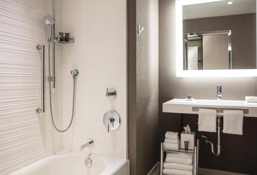 اتاق استاندارد با تخت بزرگ برای معلولان, Ac Hotel By Marriott San Jose Downtown