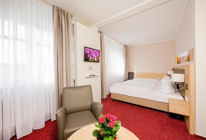 اتاق راحتی سه تخته, Garni Eden Hotels