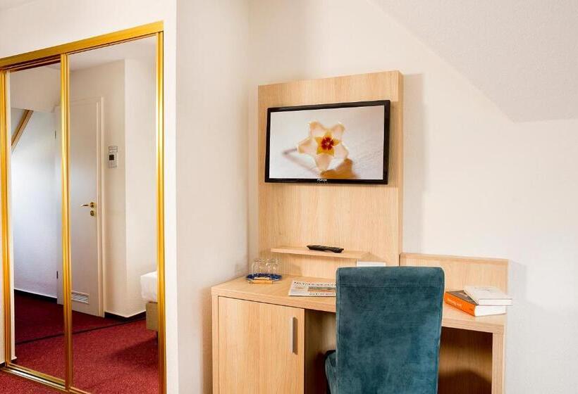 اتاق راحتی سه تخته, Garni Eden Hotels