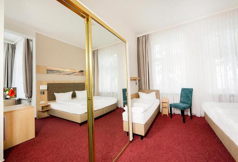اتاق راحتی سه تخته, Garni Eden Hotels