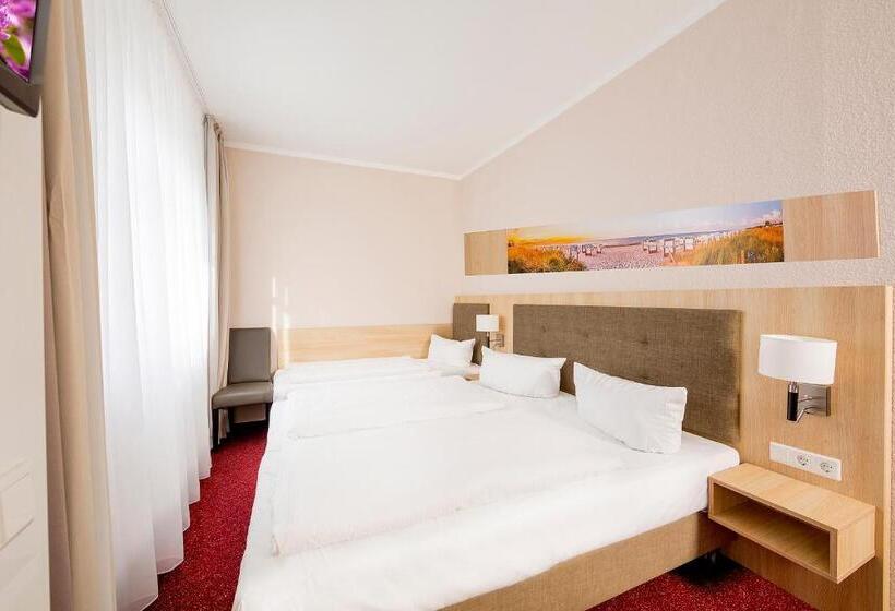 اتاق راحتی سه تخته, Garni Eden Hotels