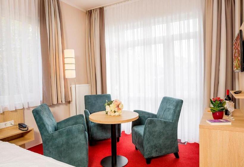 اتاق استاندارد سه نفره, Garni Eden Hotels