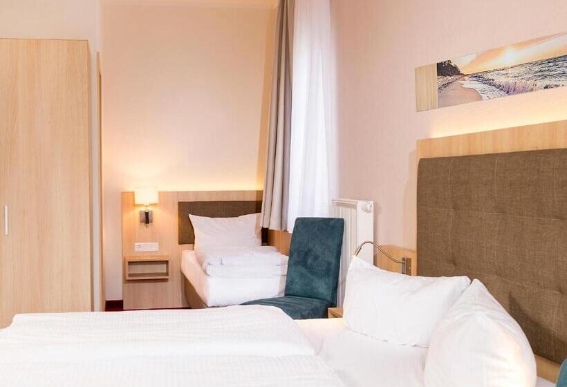اتاق استاندارد سه نفره, Garni Eden Hotels
