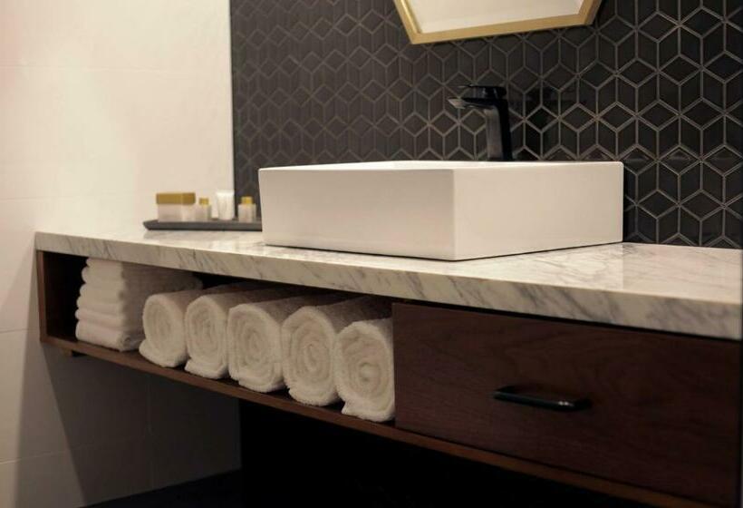 استودیوی استاندارد, Ellen
