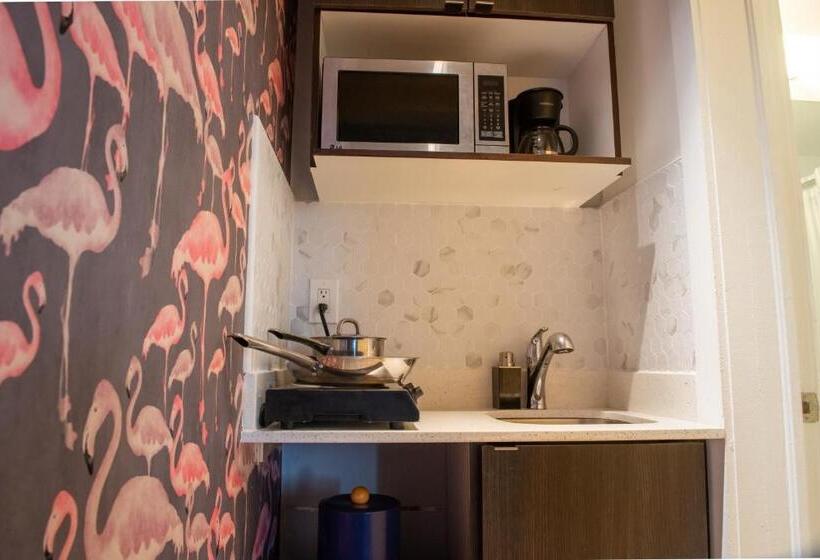 سوییت, Waterside Hotel And Suites