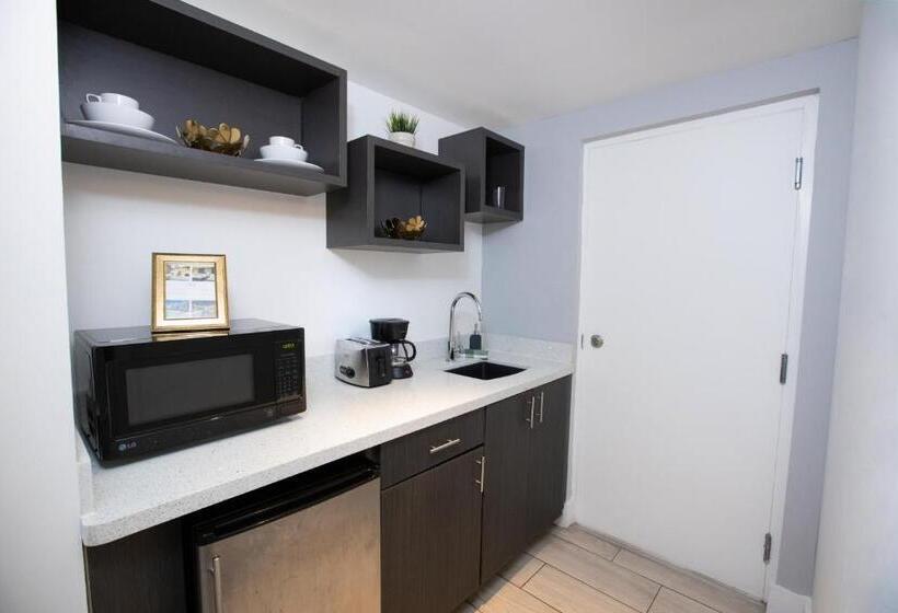 اتاق استاندارد برای معلولان, Waterside Hotel And Suites