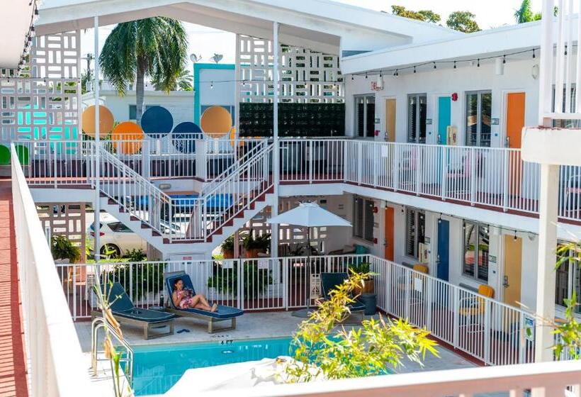 سوییت, Waterside Hotel And Suites