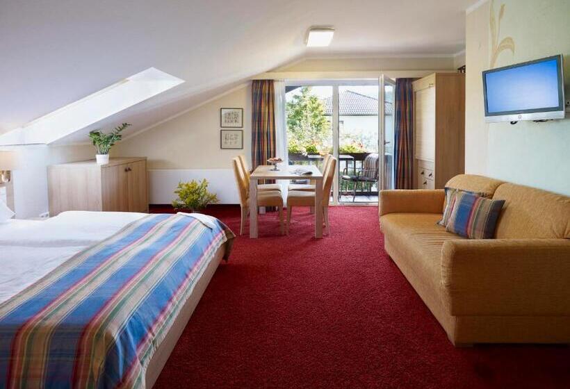 اتاق استاندارد چهارنفره با بالکن, Landhaushotel Hof Wasserkuppe