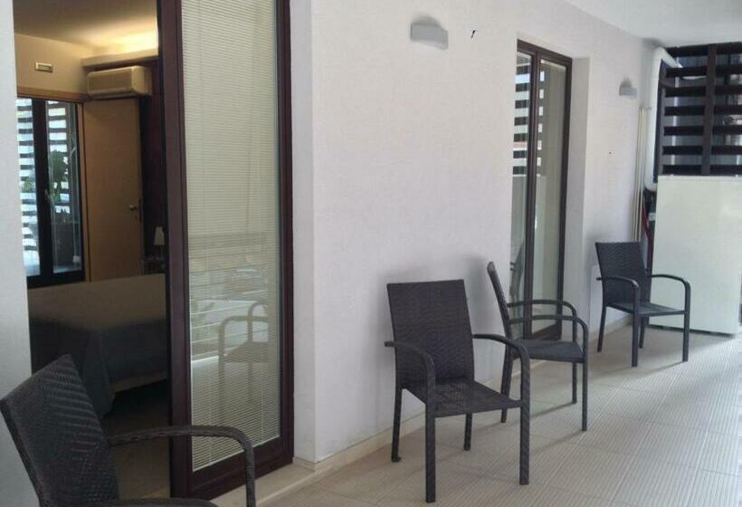 اتاق استاندارد سه نفره, San Marciano