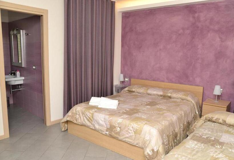 اتاق استاندارد سه نفره, San Marciano