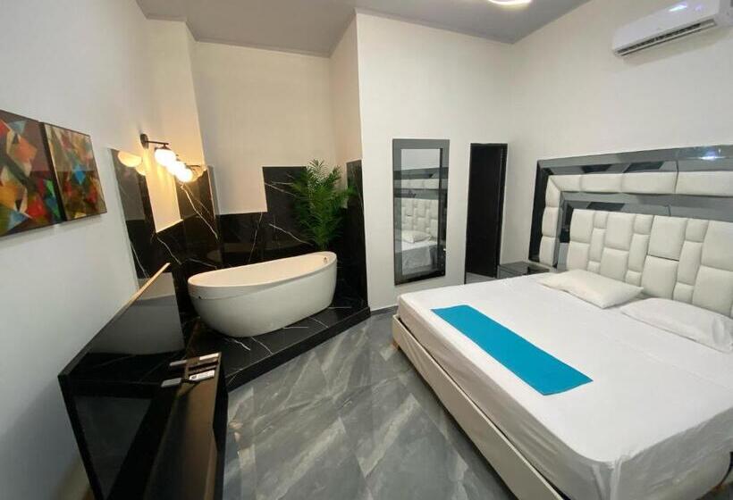 سوئیت با وان آب گرم, Caps Hoteles
