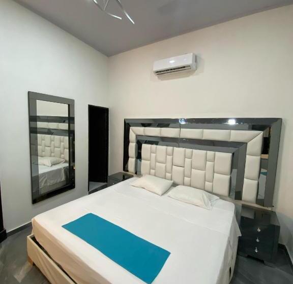 سوئیت با وان آب گرم, Caps Hoteles
