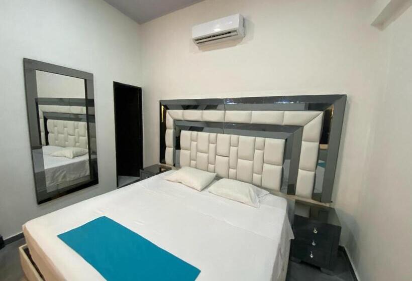 سوئیت با وان آب گرم, Caps Hoteles