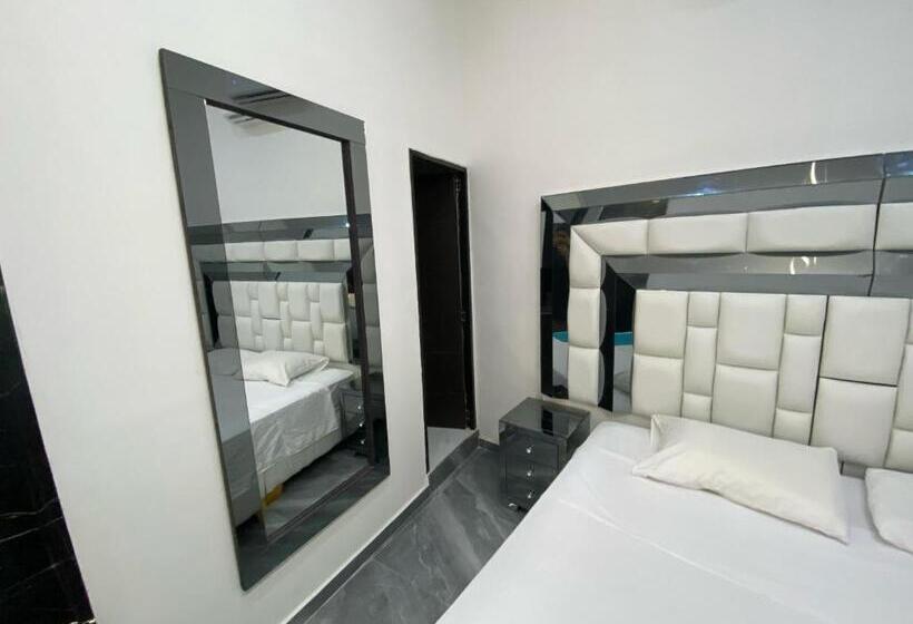 سوئیت با وان آب گرم, Caps Hoteles