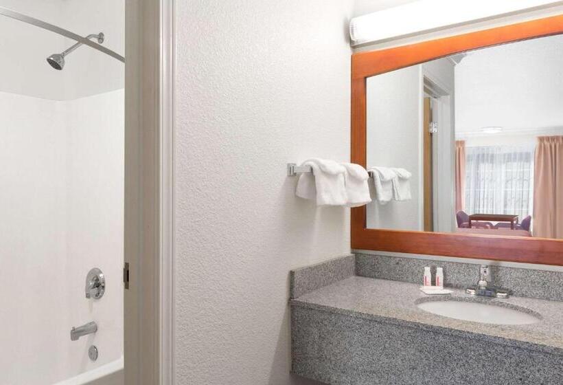 اتاق استاندارد برای معلولان, Creekside Inn & Suites