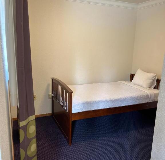 سوییت, Creekside Inn & Suites