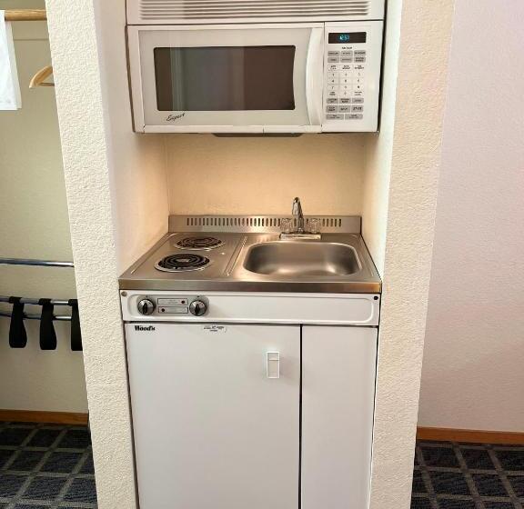 استودیوی سوپریور, Creekside Inn & Suites