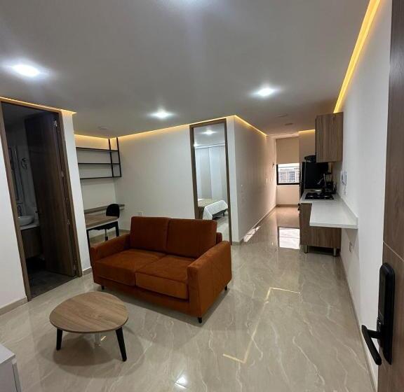 استودیوی استاندارد, Mar Apartamentos