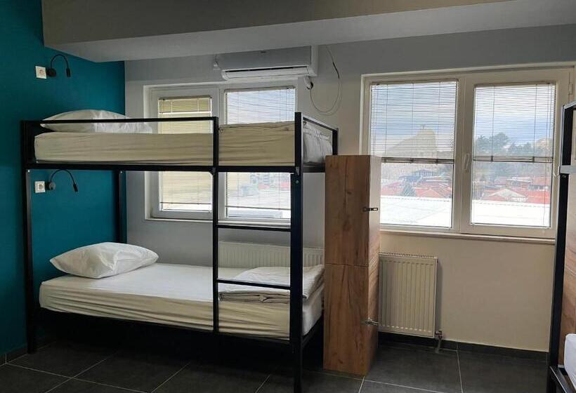 تختخواب در اتاق مشترک, Mickitos Urban Hostel