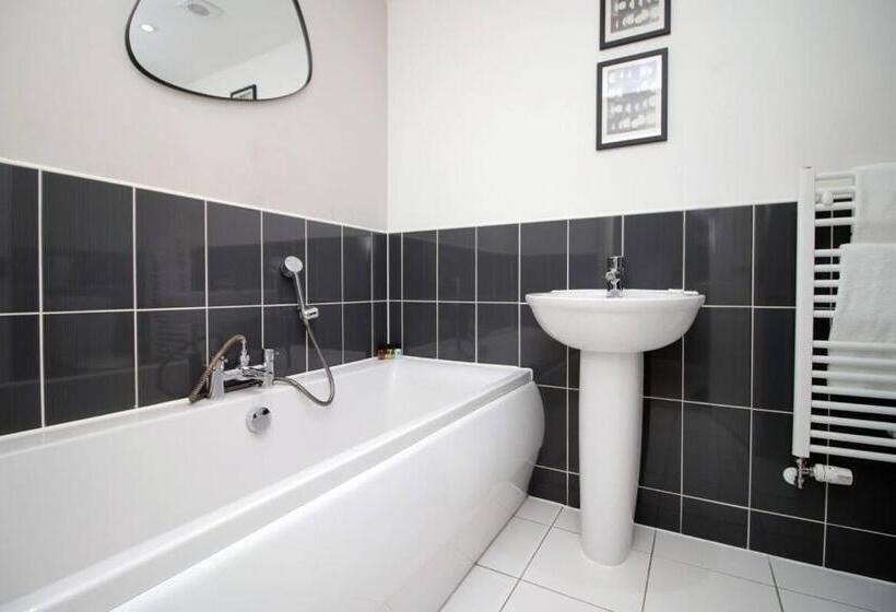 خانه 1 خوابه, 4 Br | Free Parking | Garden