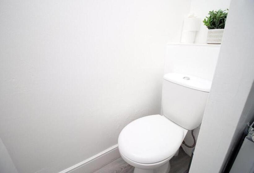 خانه 1 خوابه, Bristol Street | Cohost Partners