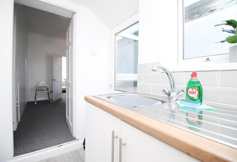 خانه 1 خوابه, Bristol Street | Cohost Partners