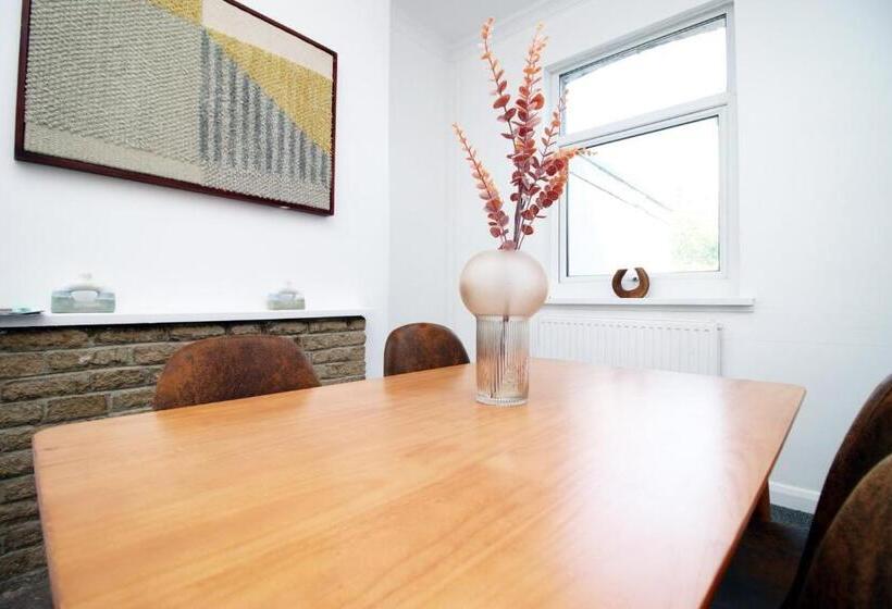خانه 1 خوابه, Bristol Street | Cohost Partners