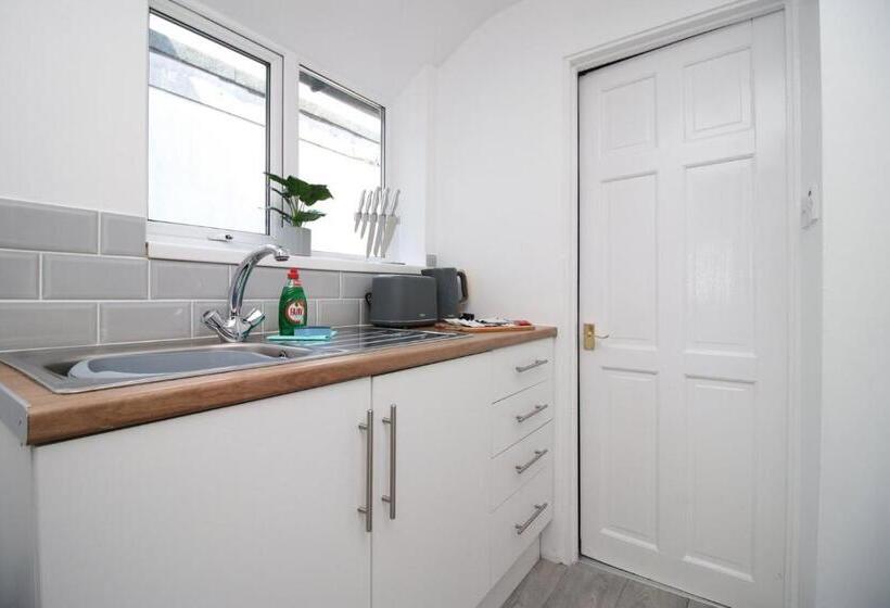 خانه 1 خوابه, Bristol Street | Cohost Partners