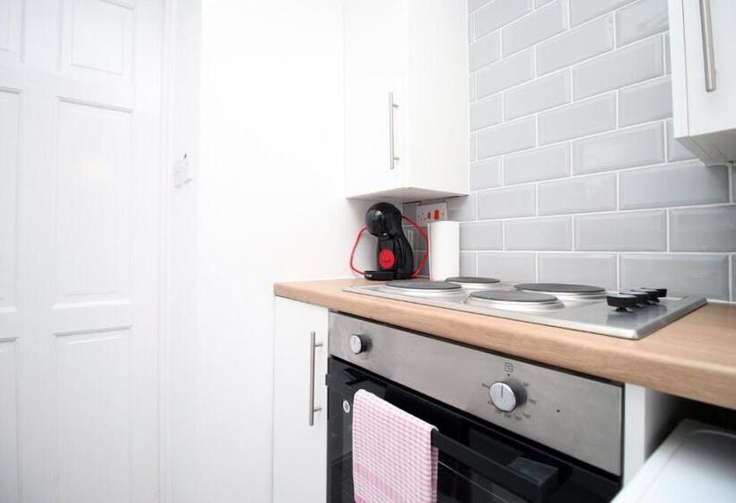 خانه 1 خوابه, Bristol Street | Cohost Partners