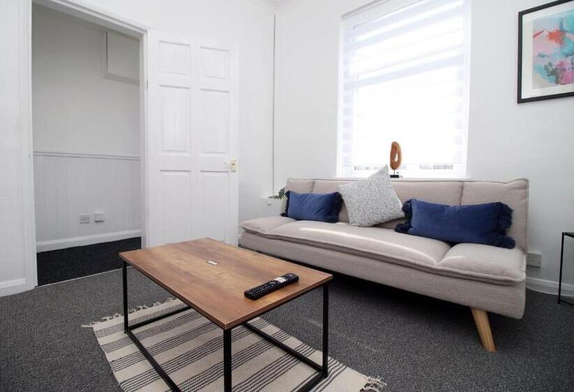 خانه 1 خوابه, Bristol Street | Cohost Partners
