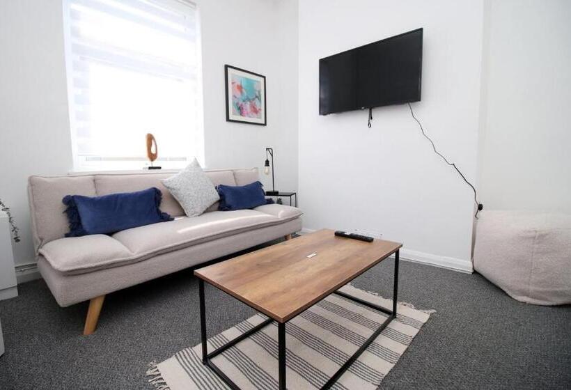 خانه 1 خوابه, Bristol Street | Cohost Partners