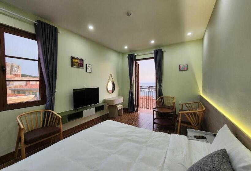 اتاق لوکس با بالکن و چشم‌انداز دریا, Sea Sunset Hotel Phu Quoc   Welcome To A Mixing World Of Friends