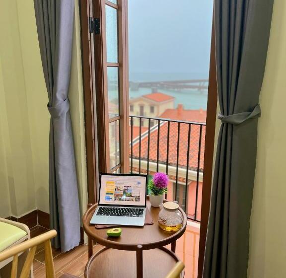 اتاق لوکس با بالکن و چشم‌انداز دریا, Sea Sunset Hotel Phu Quoc   Welcome To A Mixing World Of Friends