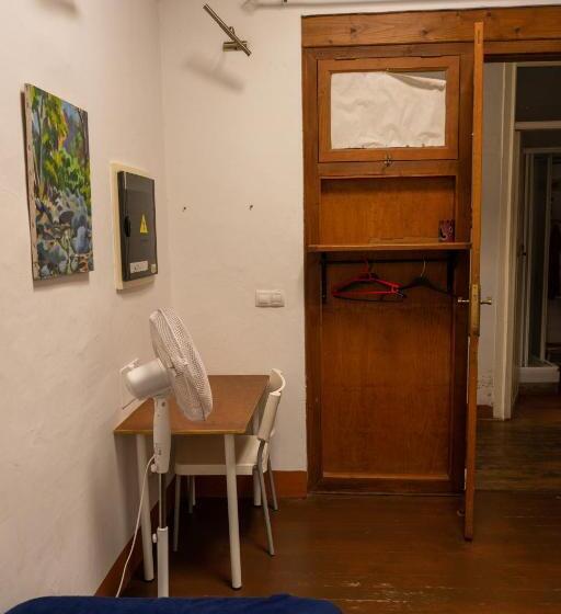 اتاق استاندارد با سرویس بهداشتی مشترک, Hostel Albergue La Casa Encantada