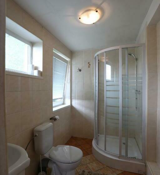 اتاق استاندارد سه نفره, Alcorso Pension
