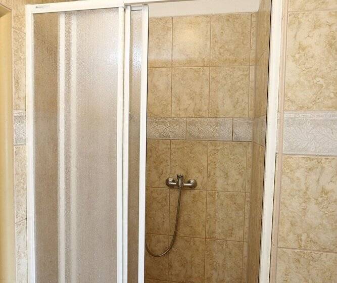 اتاق استاندارد سه نفره, Alcorso Pension