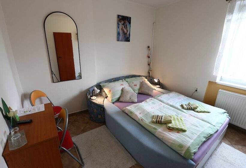 اتاق راحتی, Alcorso Pension